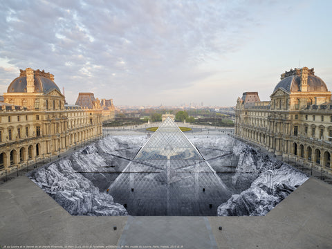 JR au Louvre et le Secret de la Grande Pyramide