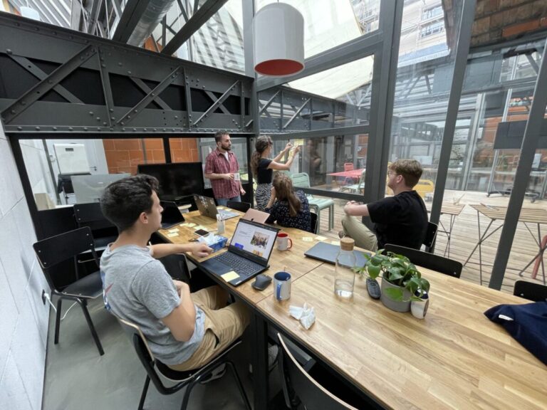 Pilotin Agence Digitale Equipe Scaled E1671105228741